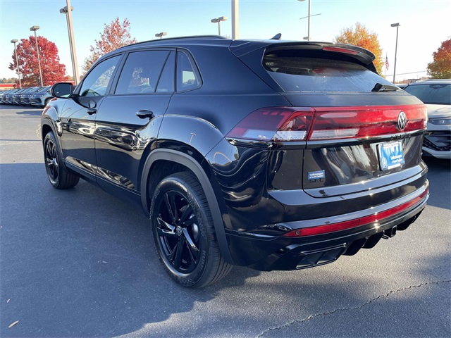 2026 Volkswagen Atlas Cross Sport SEL R-Line photo 4