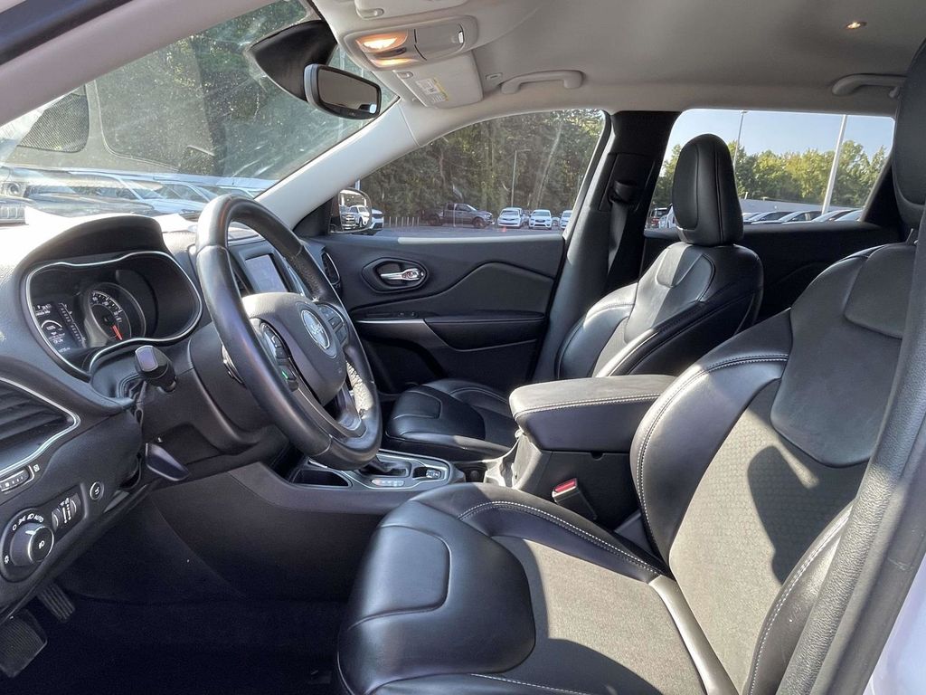 2019 Jeep Cherokee Latitude photo 25
