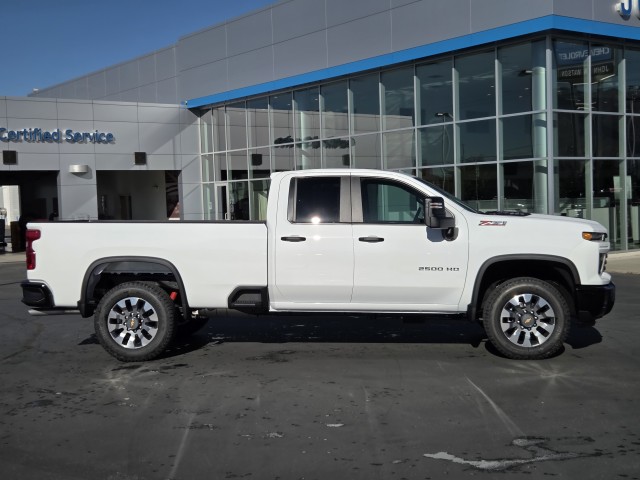 2026 Chevrolet Silverado 2500HD Custom photo 2