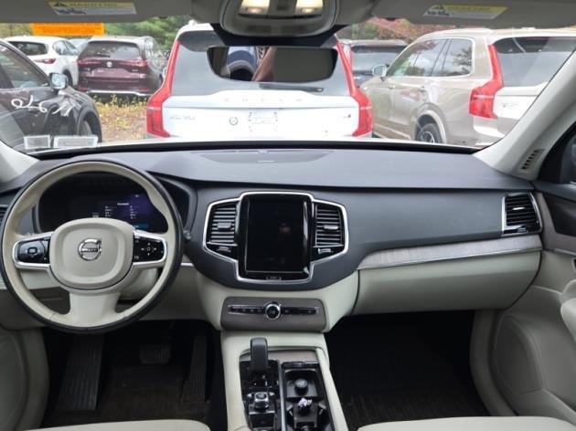 2023 Volvo XC90 Plus photo 3