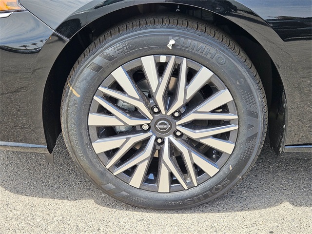 2025 Nissan Altima SV photo 4