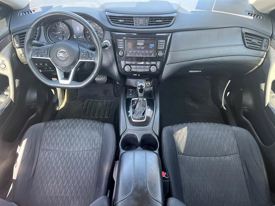 2019 Nissan Rogue SV photo 16