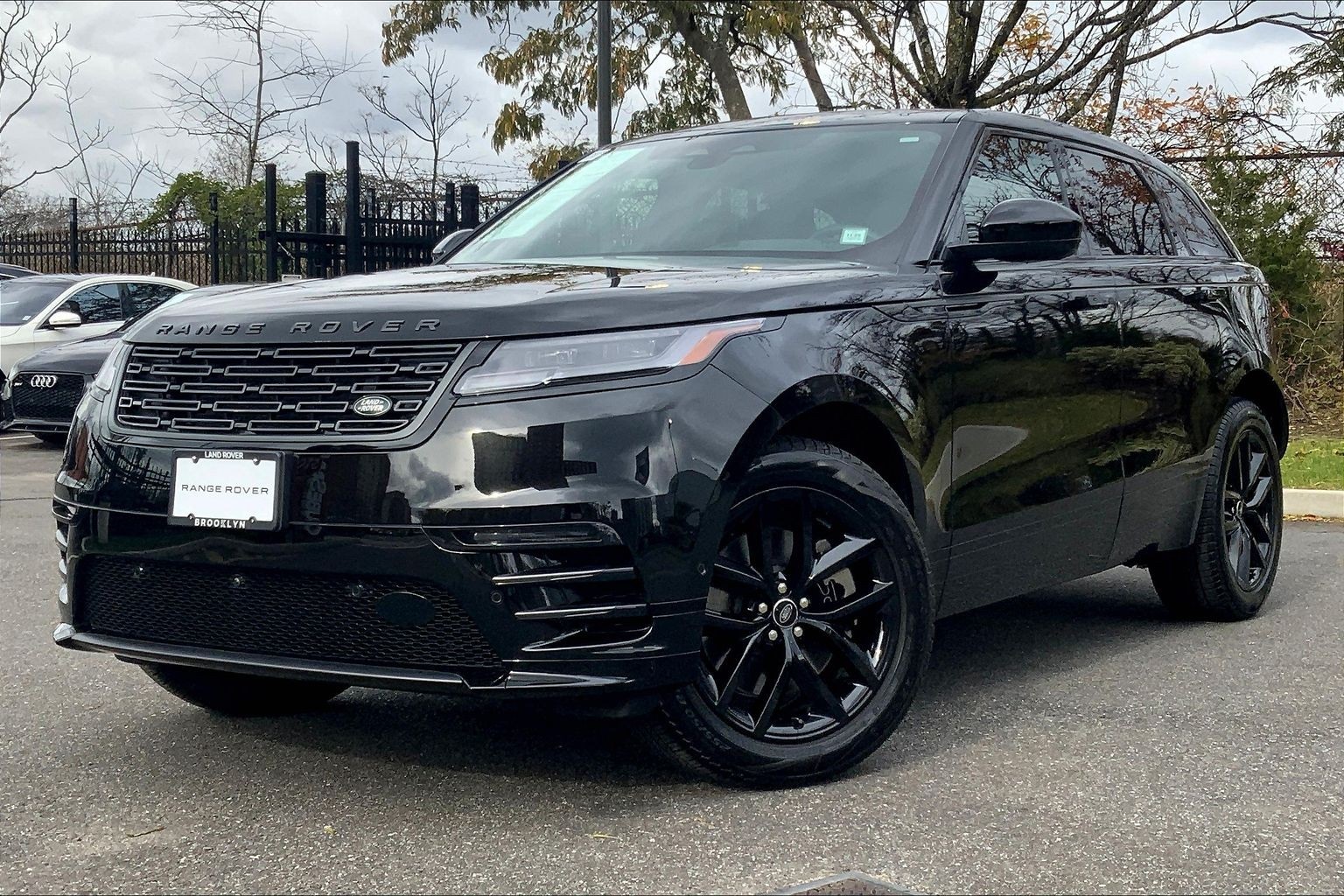 2026 Land Rover Range Rover Velar Dynamic SE's photo