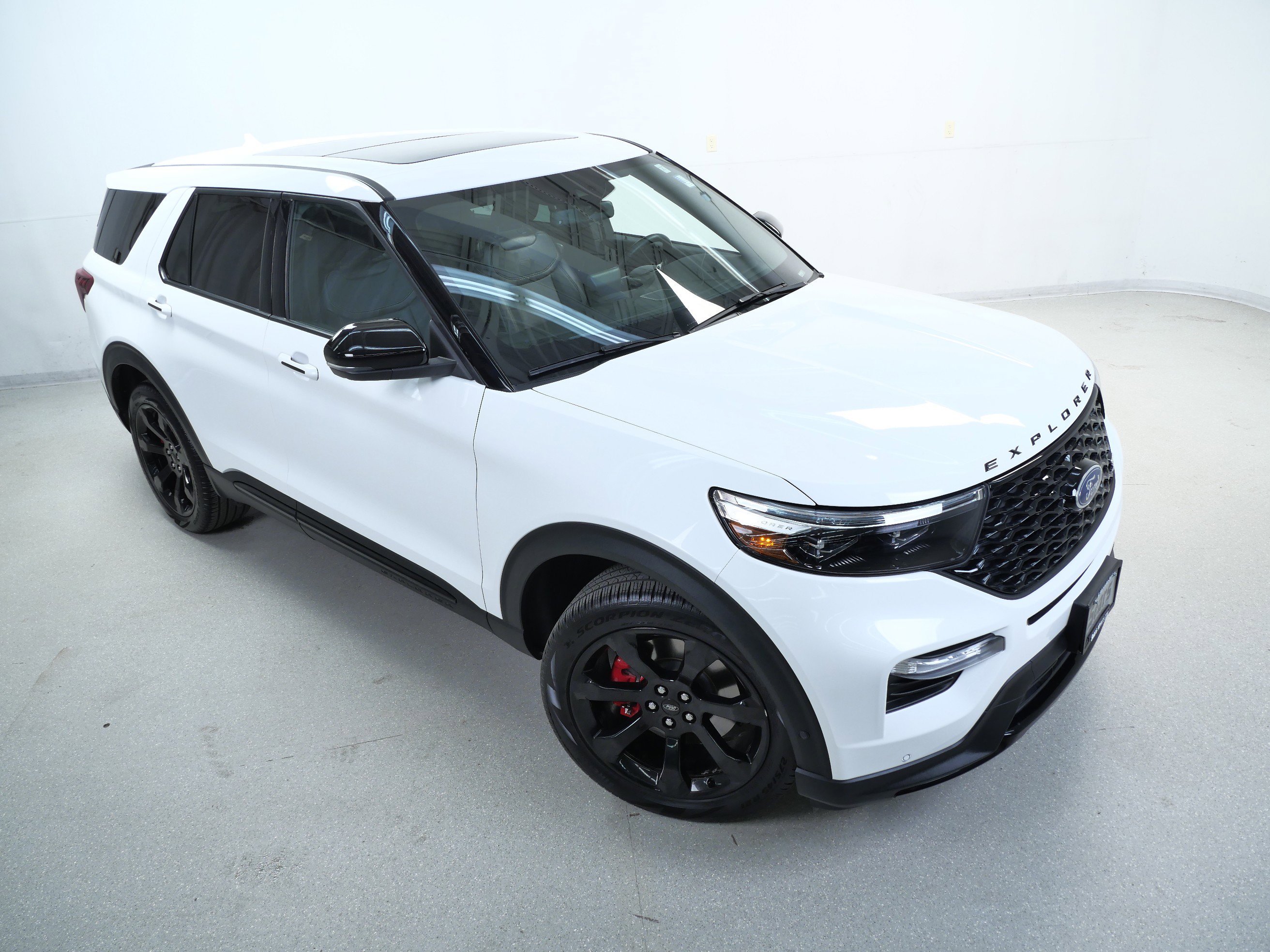 2022 Ford Explorer ST photo 3