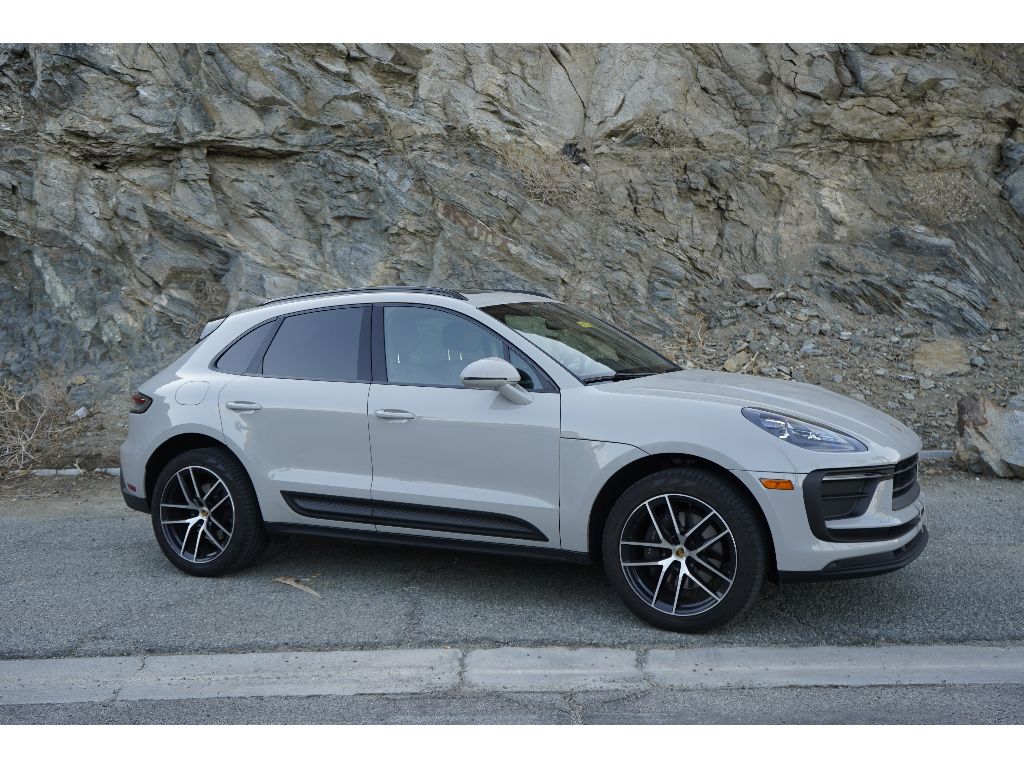 2022 Porsche Macan Base photo 2
