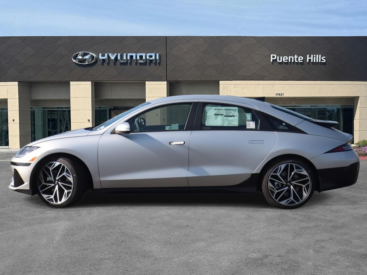 2025 Hyundai Ioniq 6 SEL photo 3