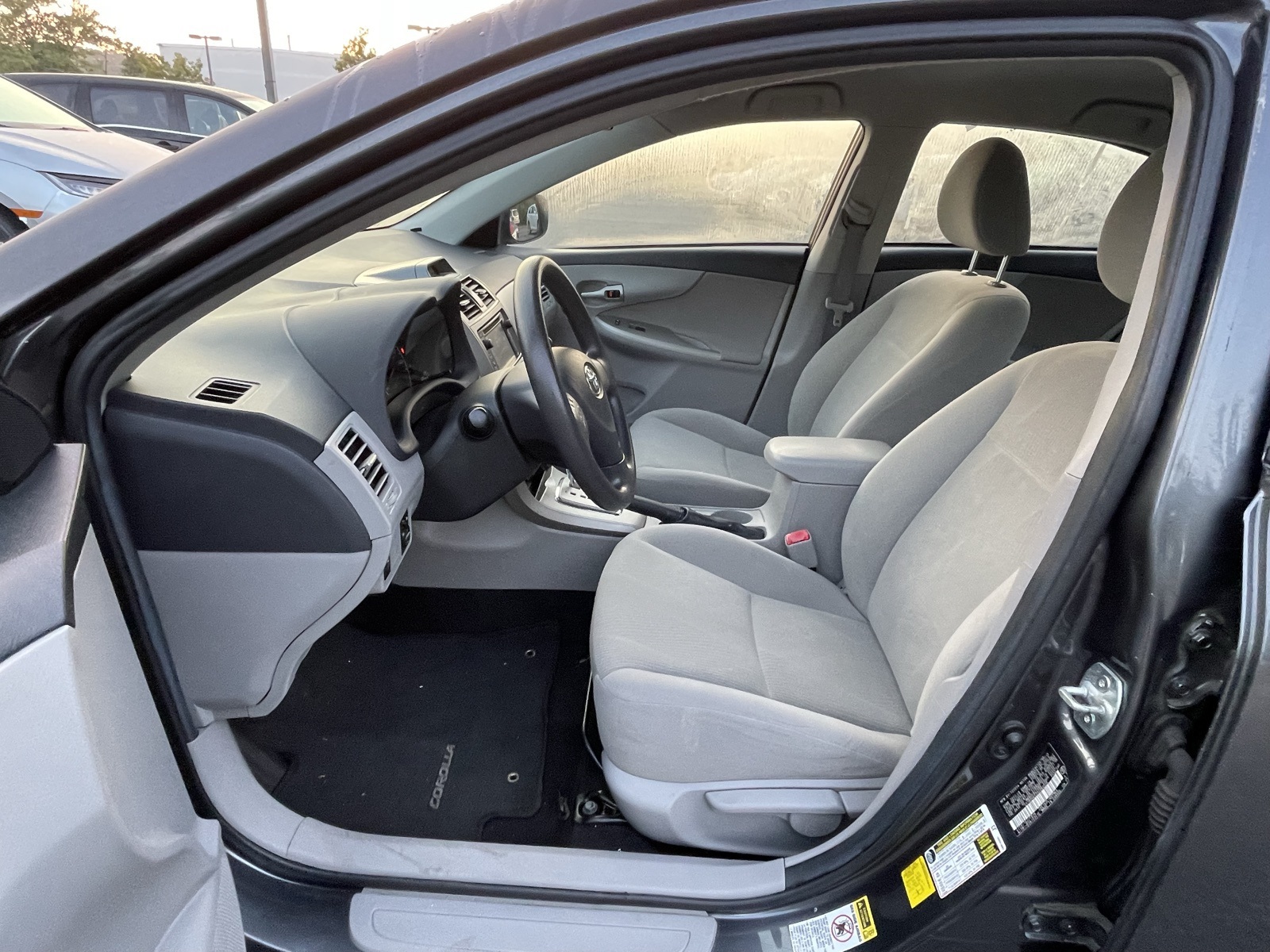 2013 Toyota Corolla LE photo 18