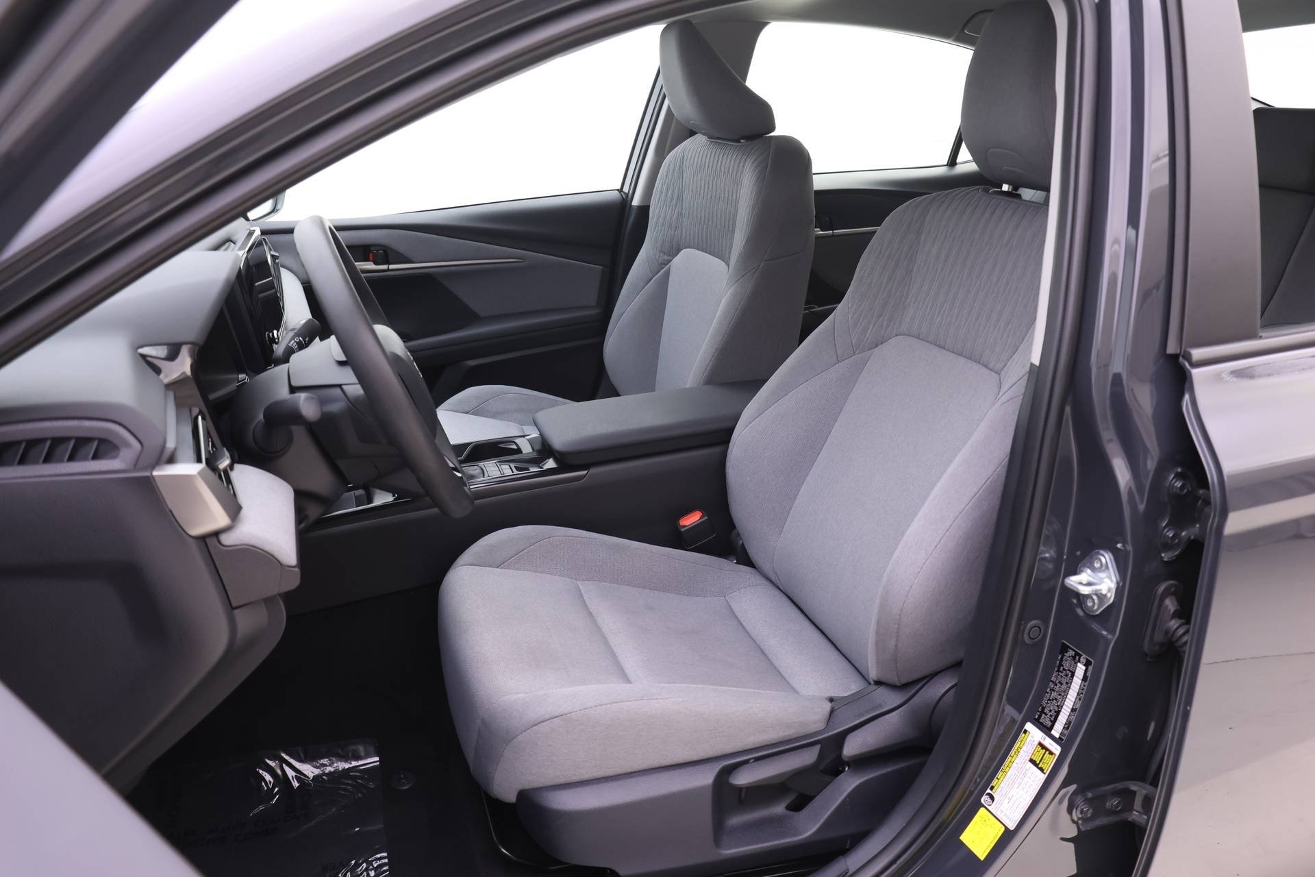 2025 Toyota Camry LE photo 4