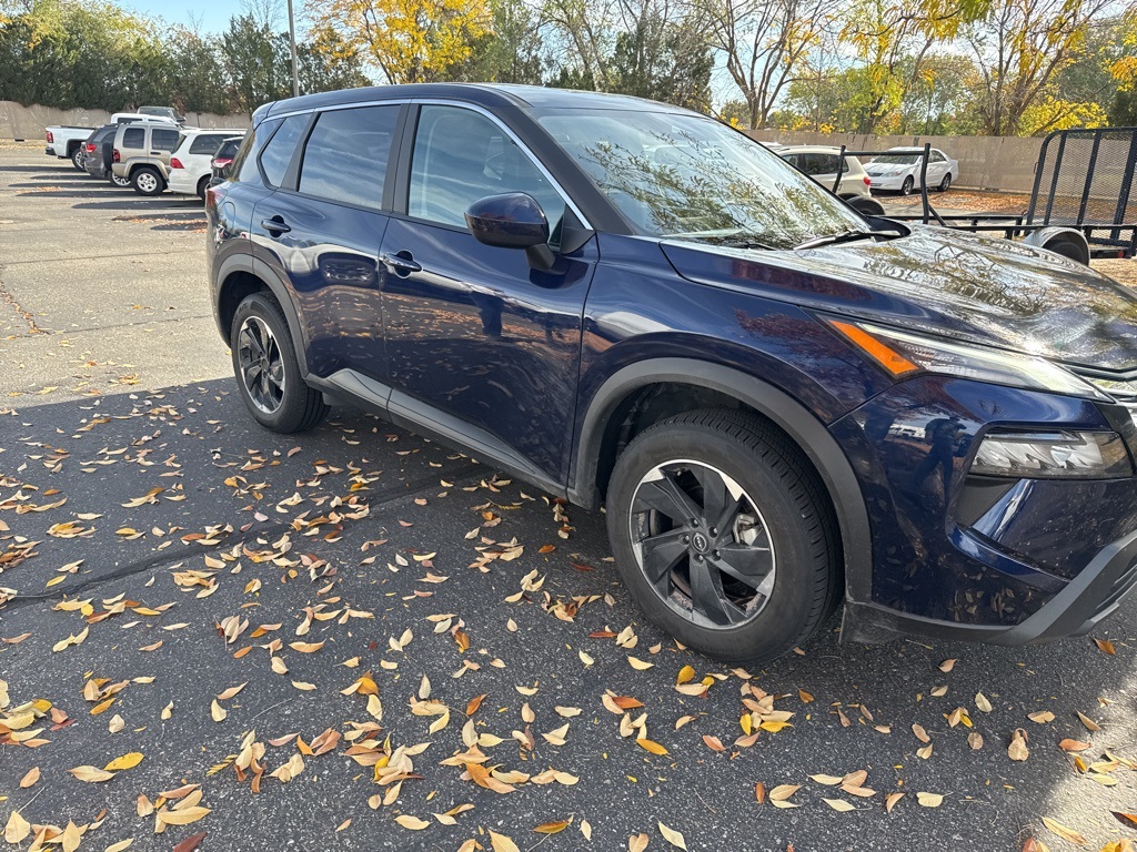 2025 Nissan Rogue SV photo 2
