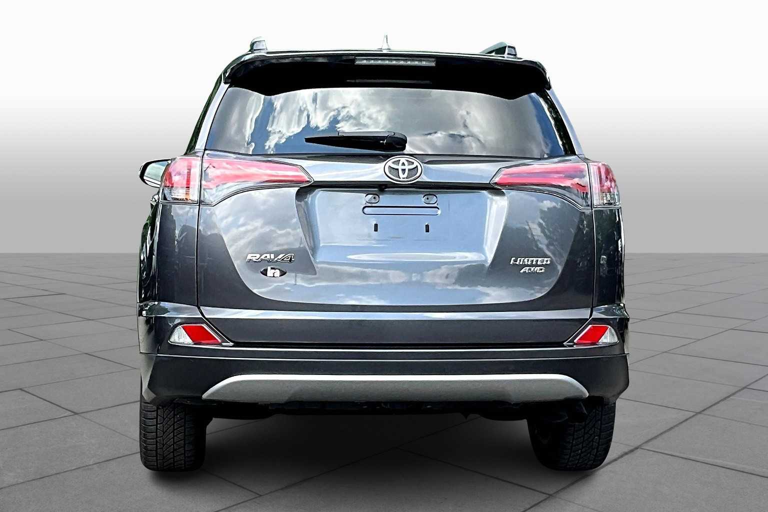 2018 Toyota RAV4 Limited photo 4