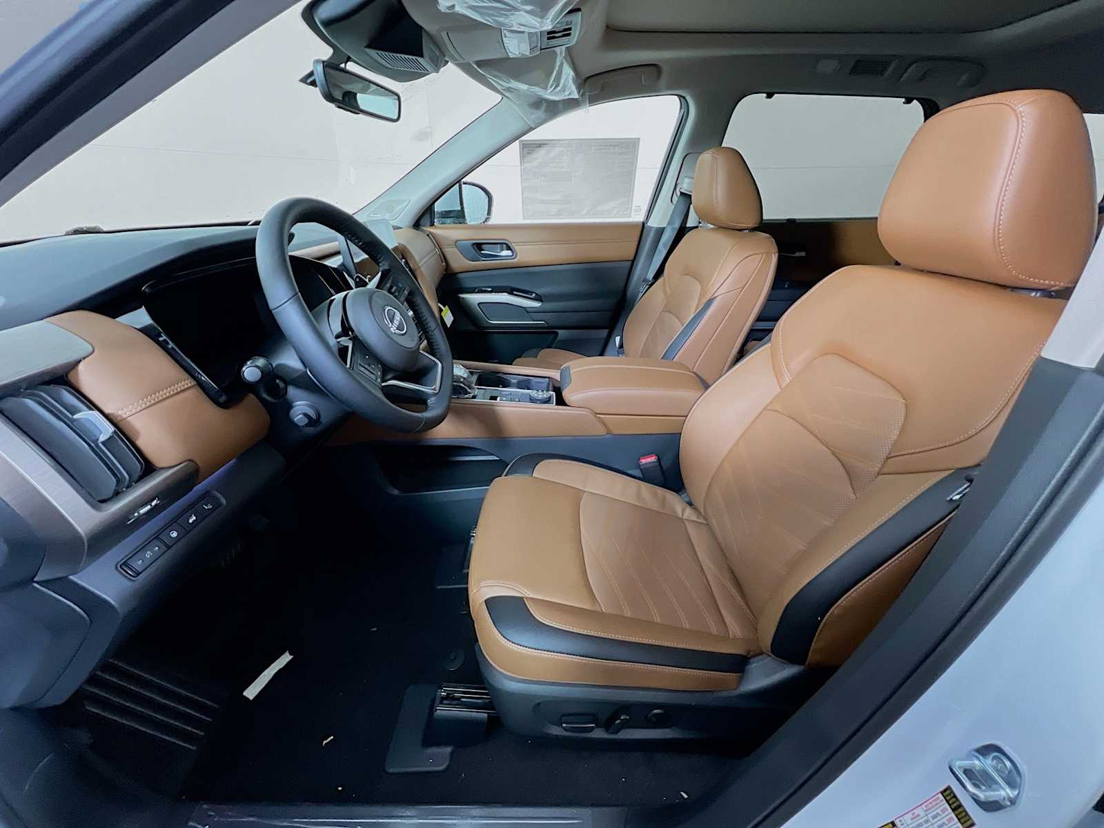 2025 Nissan Pathfinder Platinum photo 4