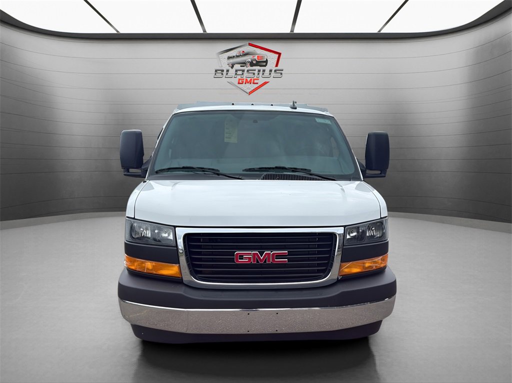 2025 Gmc Savana Cutaway 3500 photo 3