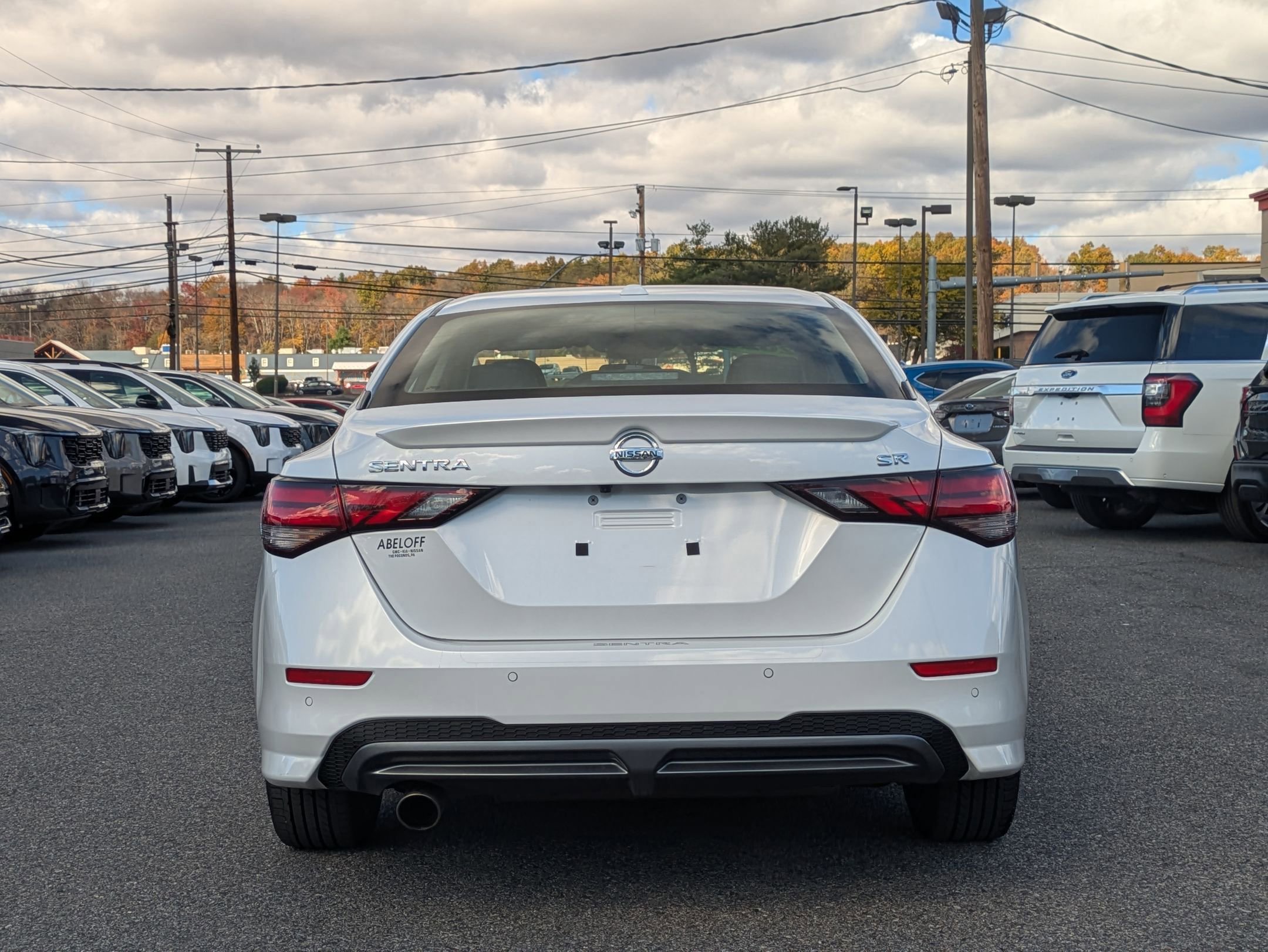 2023 Nissan Sentra SR photo 3
