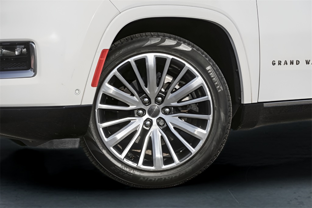 2024 Jeep Grand Wagoneer III photo 3