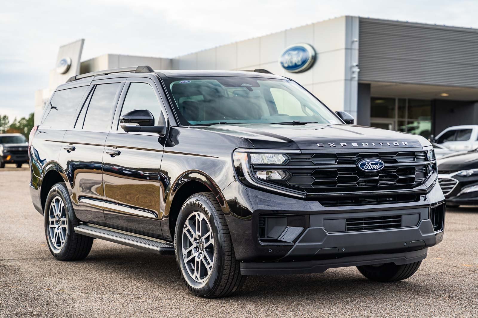 2025 Ford Expedition Active's photo