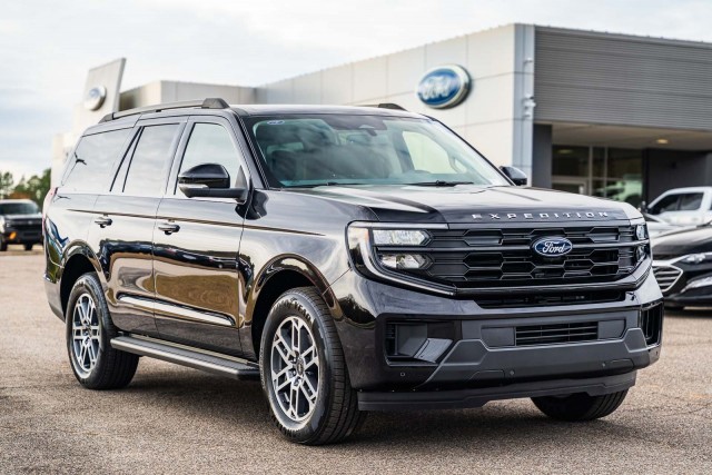 2025 Ford Expedition Active's photo