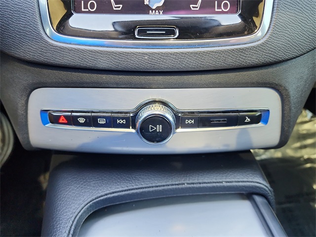 2017 Volvo XC90 T5 Momentum photo 19