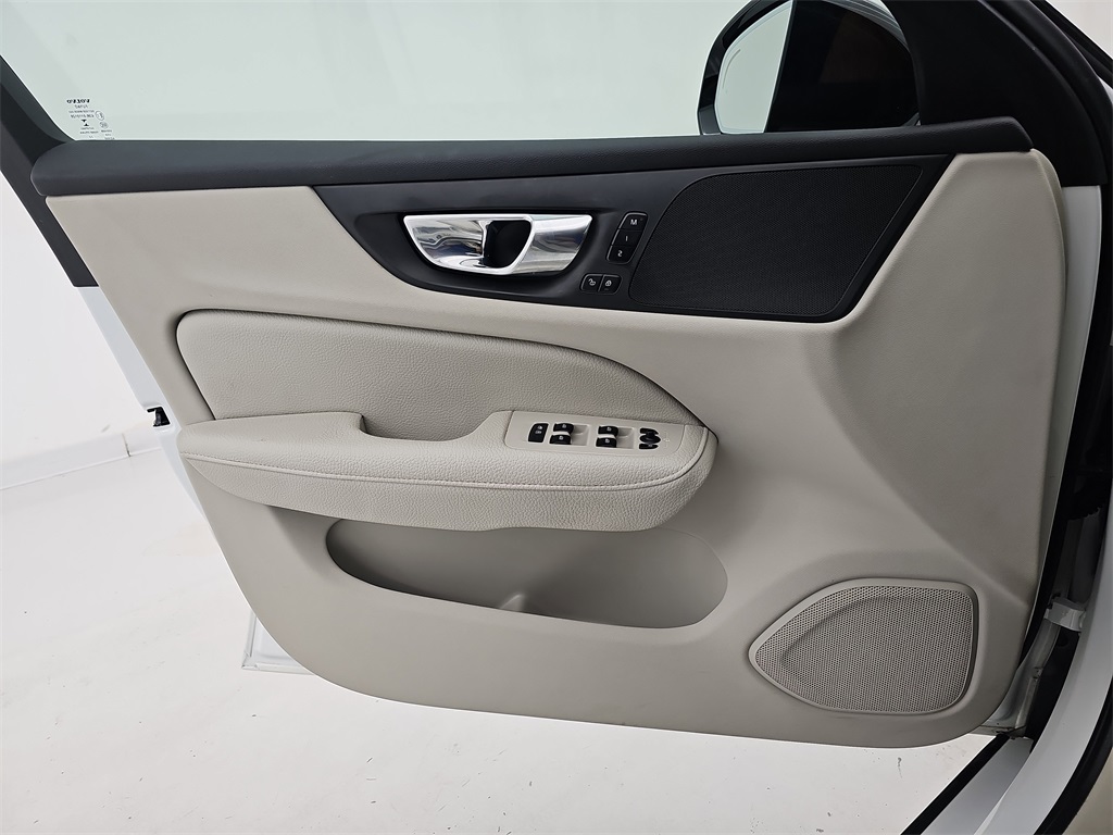 2022 Volvo S60 Recharge T8 R-Design Expression photo 30