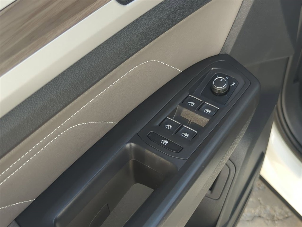 2022 Volkswagen Atlas SEL photo 18
