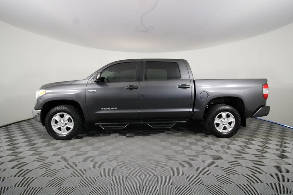 2016 Toyota Tundra SR5 photo 2