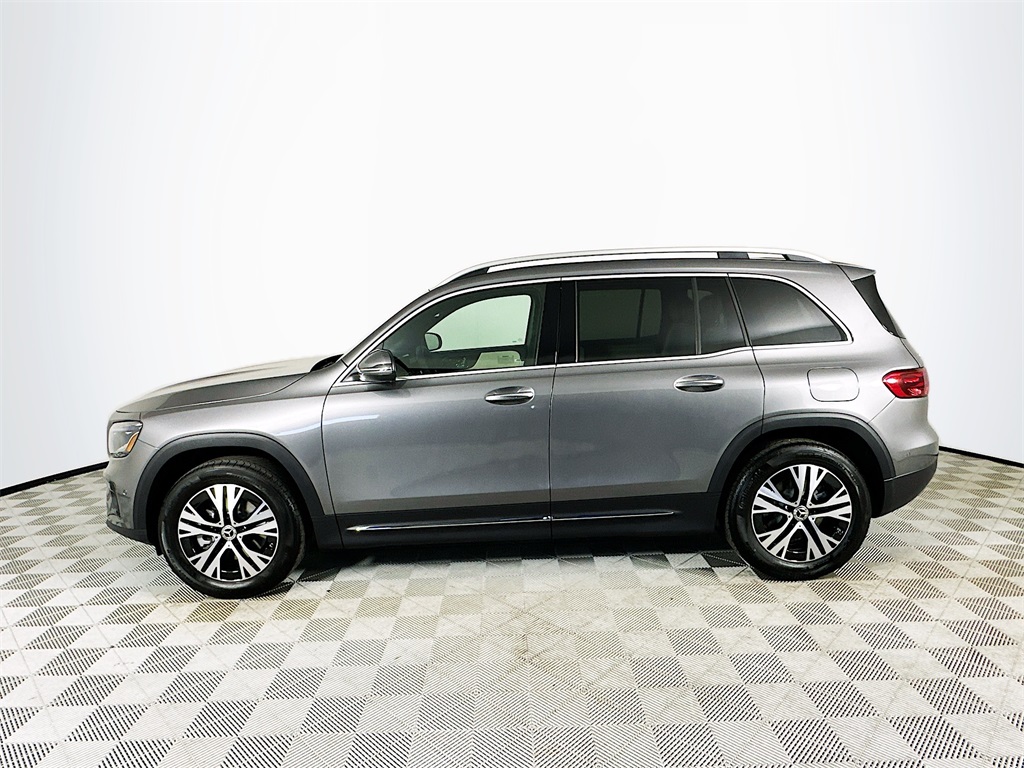 2026 Mercedes Benz GLB 250 4MATIC photo 4