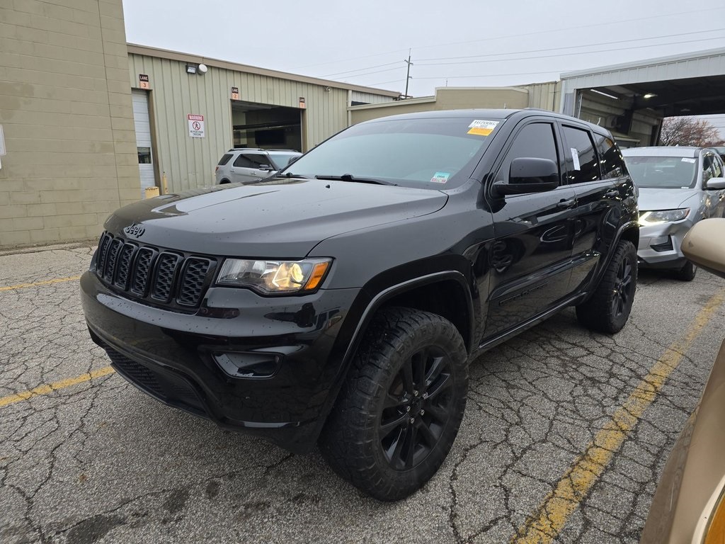 2021 Jeep Grand Cherokee Laredo X photo 2