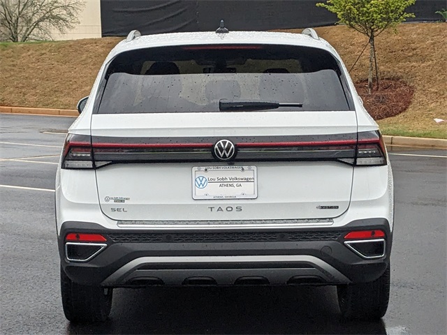 2025 Volkswagen Taos SEL photo 5
