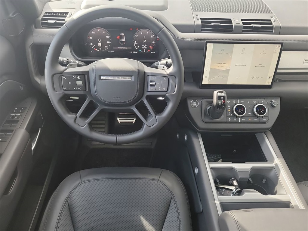 2025 Land Rover Defender 130 V8 photo 16
