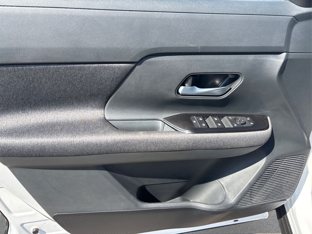 2025 Nissan Kicks SV photo 20