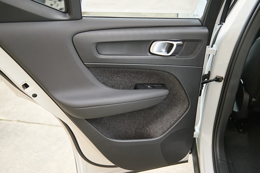 2026 VOLVO XC40 - Image 14