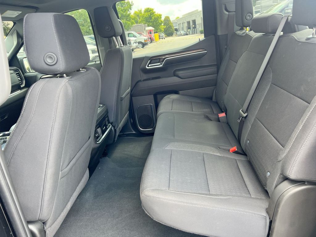 2024 Chevrolet Silverado 1500 RST photo 11