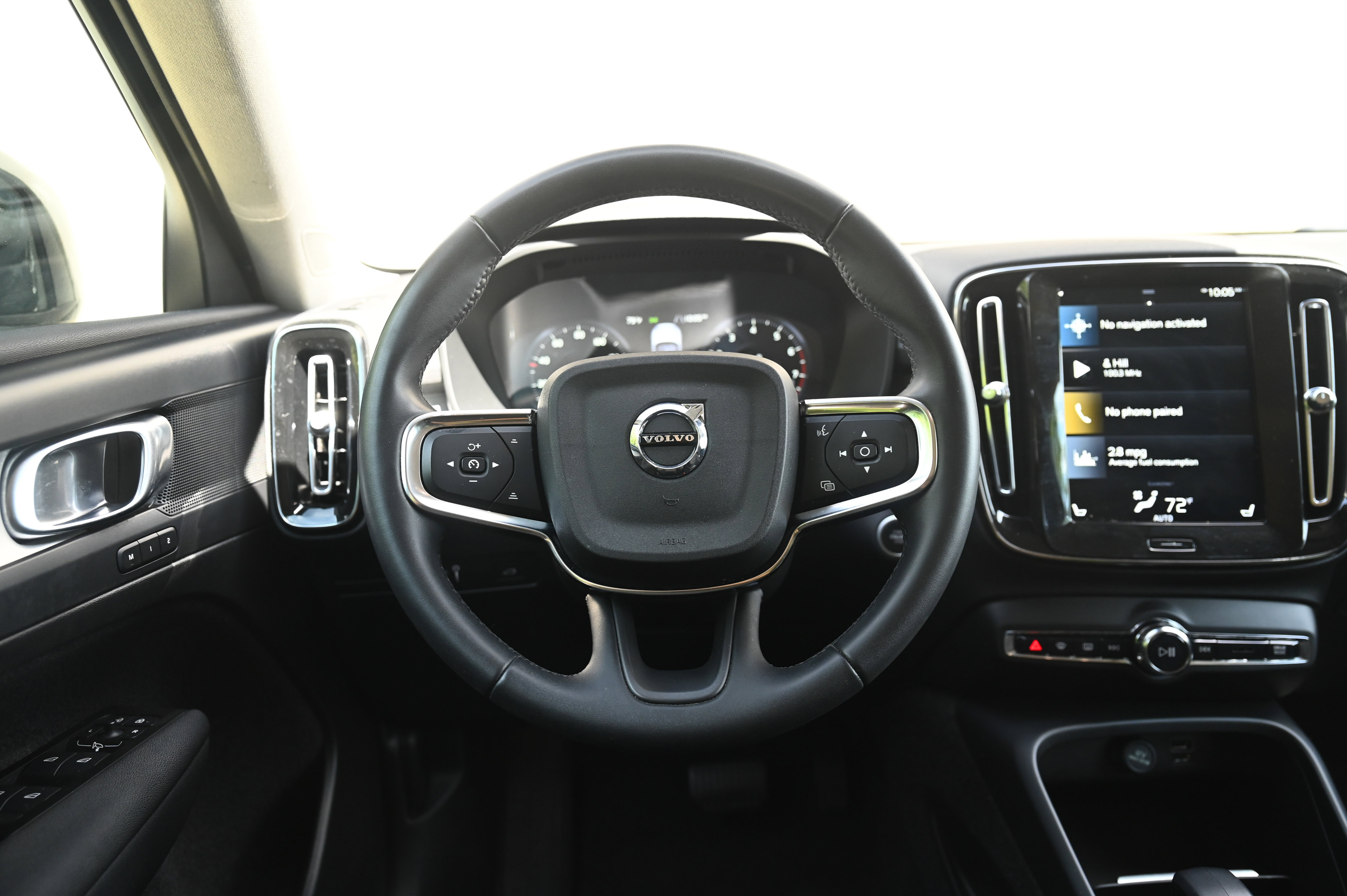 2022 Volvo XC40 Momentum photo 31