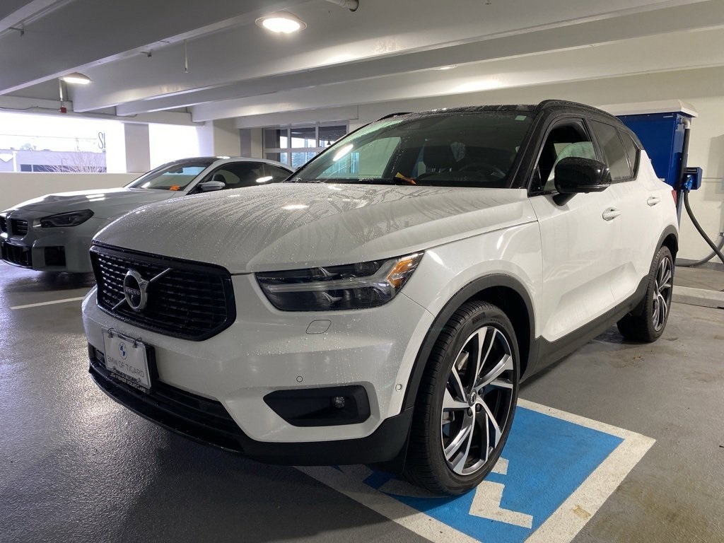 2022 Volvo XC40 R-Design's photo