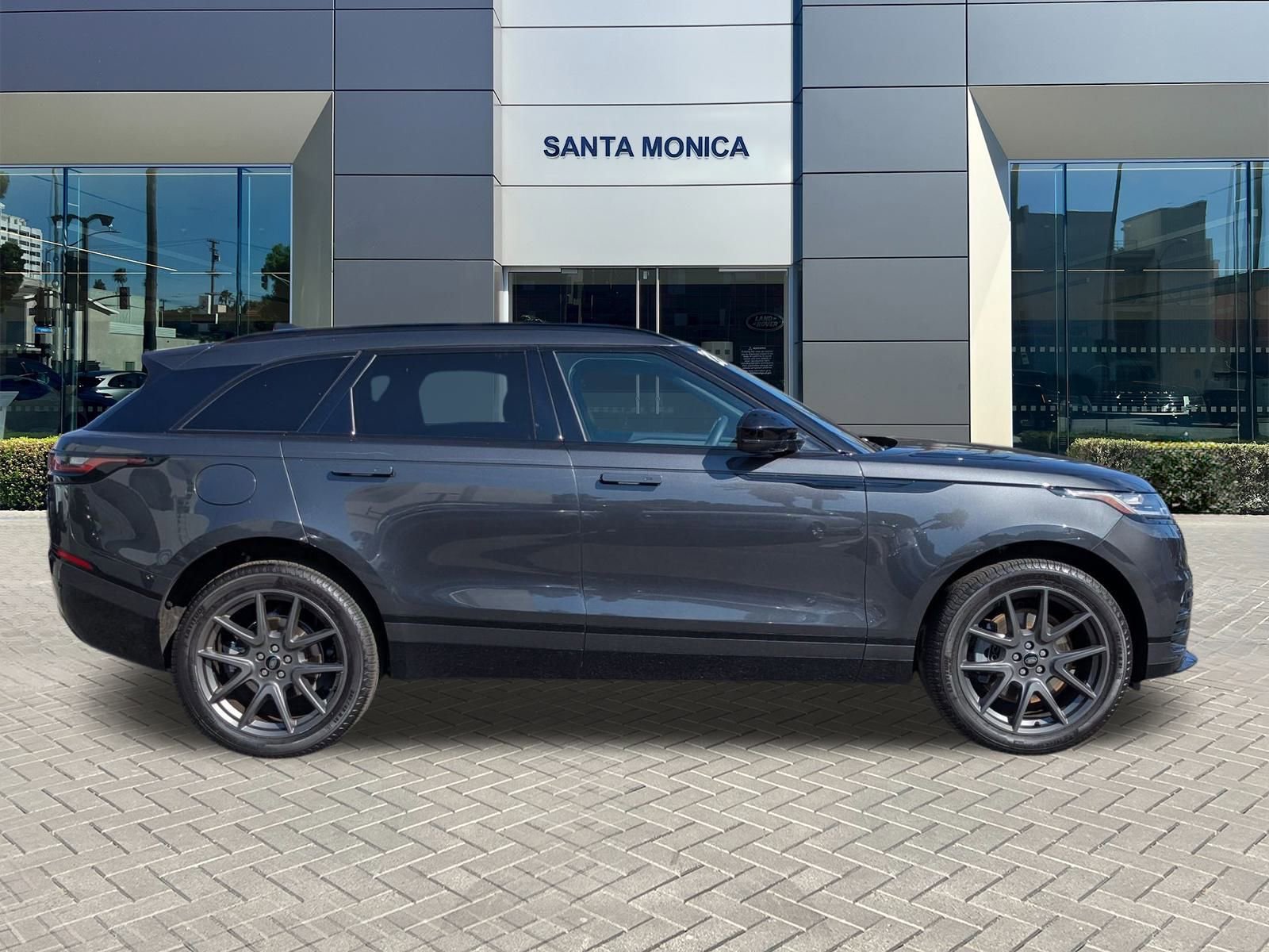 2023 Land Rover Range Rover Velar R-Dynamic S photo 4