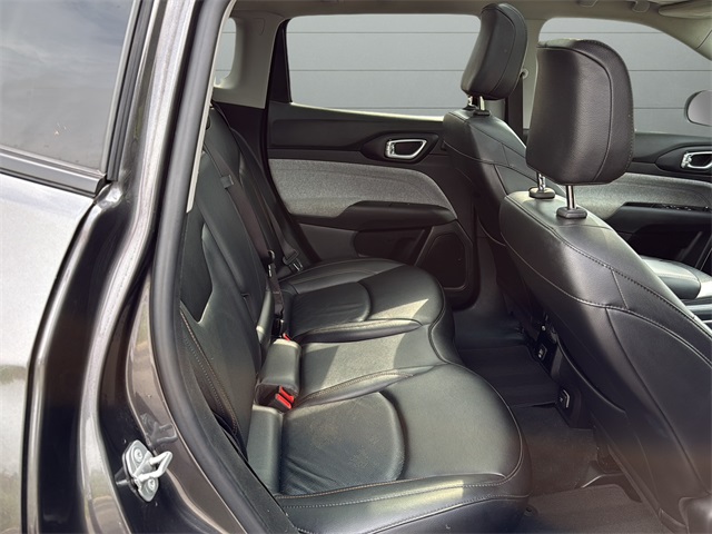 2022 Jeep Compass Latitude Lux photo 14