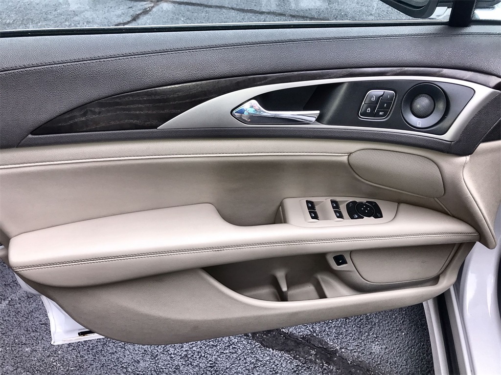 2020 Lincoln MKZ Hybrid Reserve photo 13