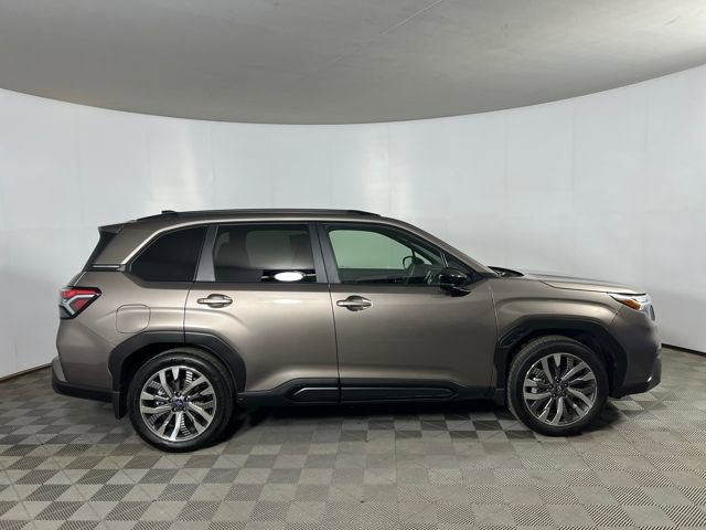 2025 Subaru Forester Touring photo 4