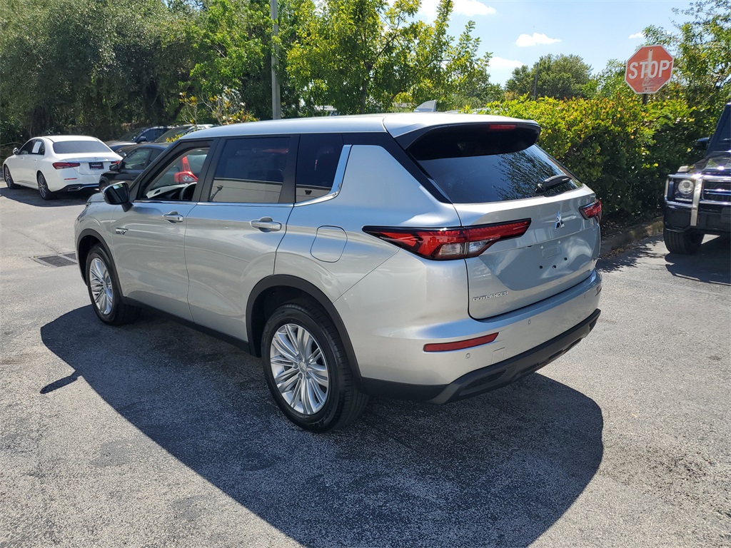 2025 Mitsubishi Outlander PHEV ES photo 4