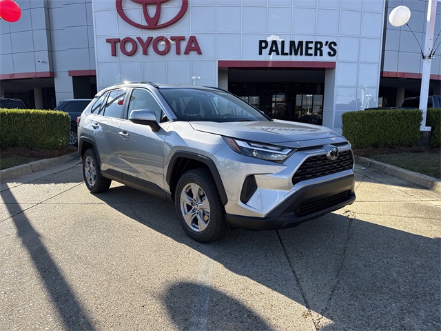 2025 Toyota RAV4 XLE's photo