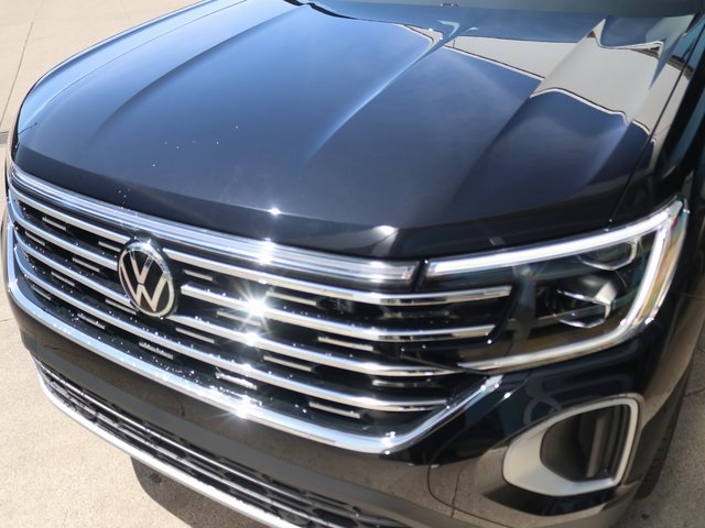 2025 Volkswagen Atlas SEL photo 2