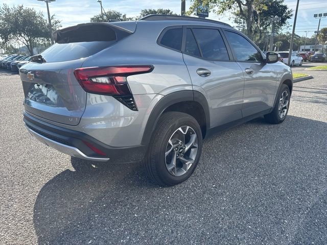 2025 Chevrolet Trax LT photo 4