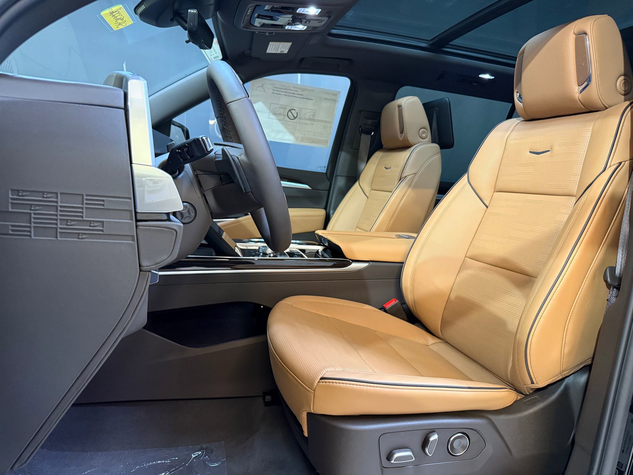 2025 Cadillac Escalade ESV Premium Luxury photo 3