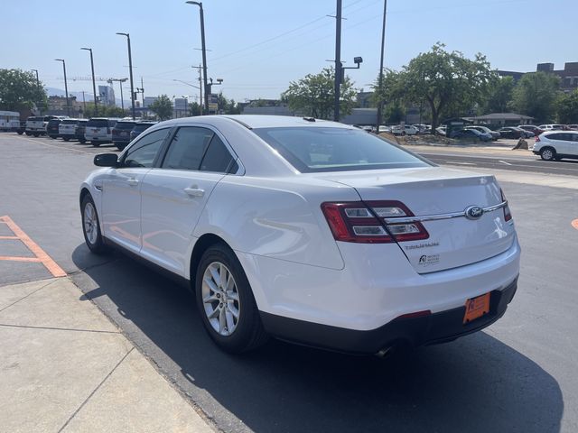 2014 Ford Taurus SE photo 4