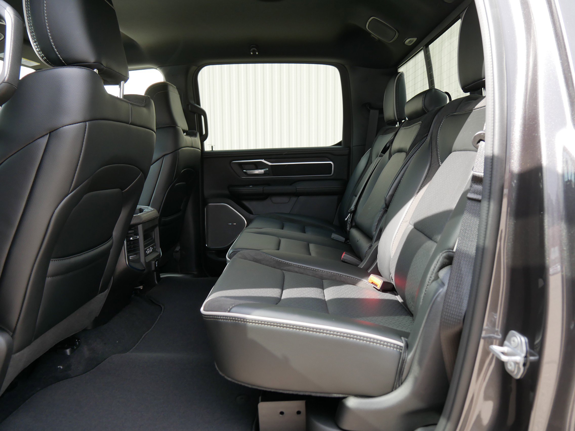 2025 Ram 1500 Laramie photo 8