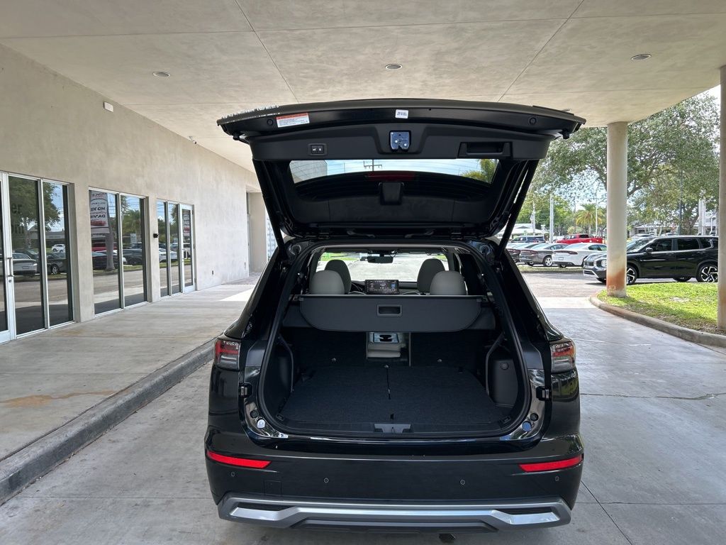 2025 Mitsubishi Outlander Black Edition photo 32