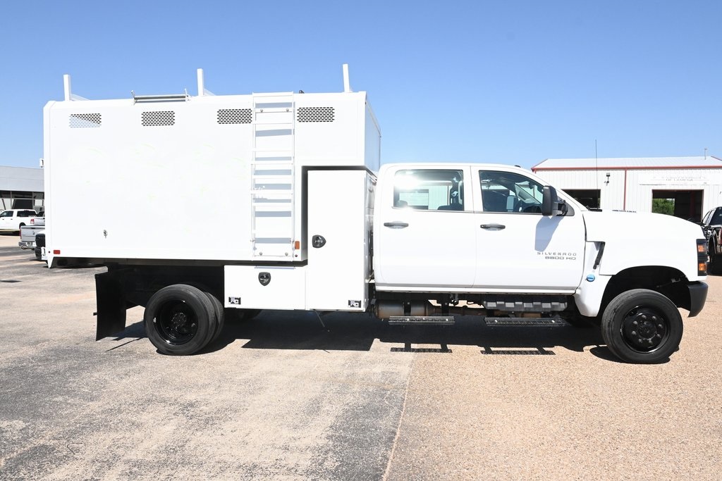 2023 Chevrolet Silverado 5500HD Work Truck photo 2