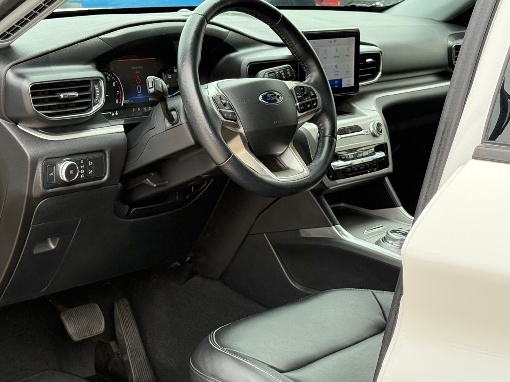 2022 Ford Explorer XLT photo 7