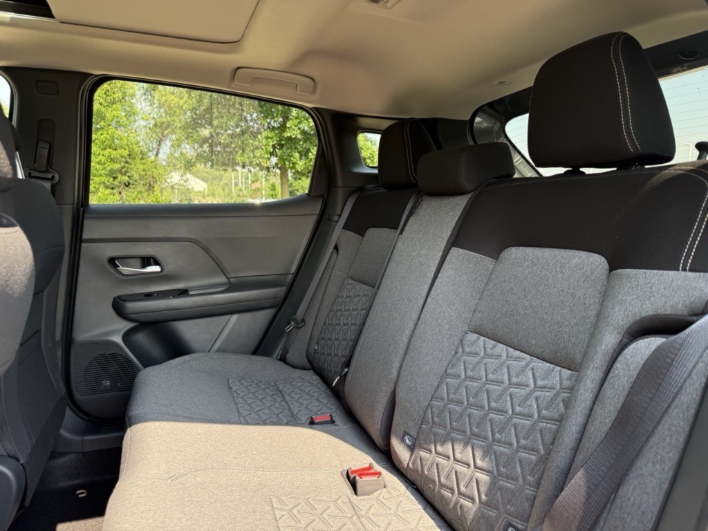 2025 Nissan Kicks SV photo 23