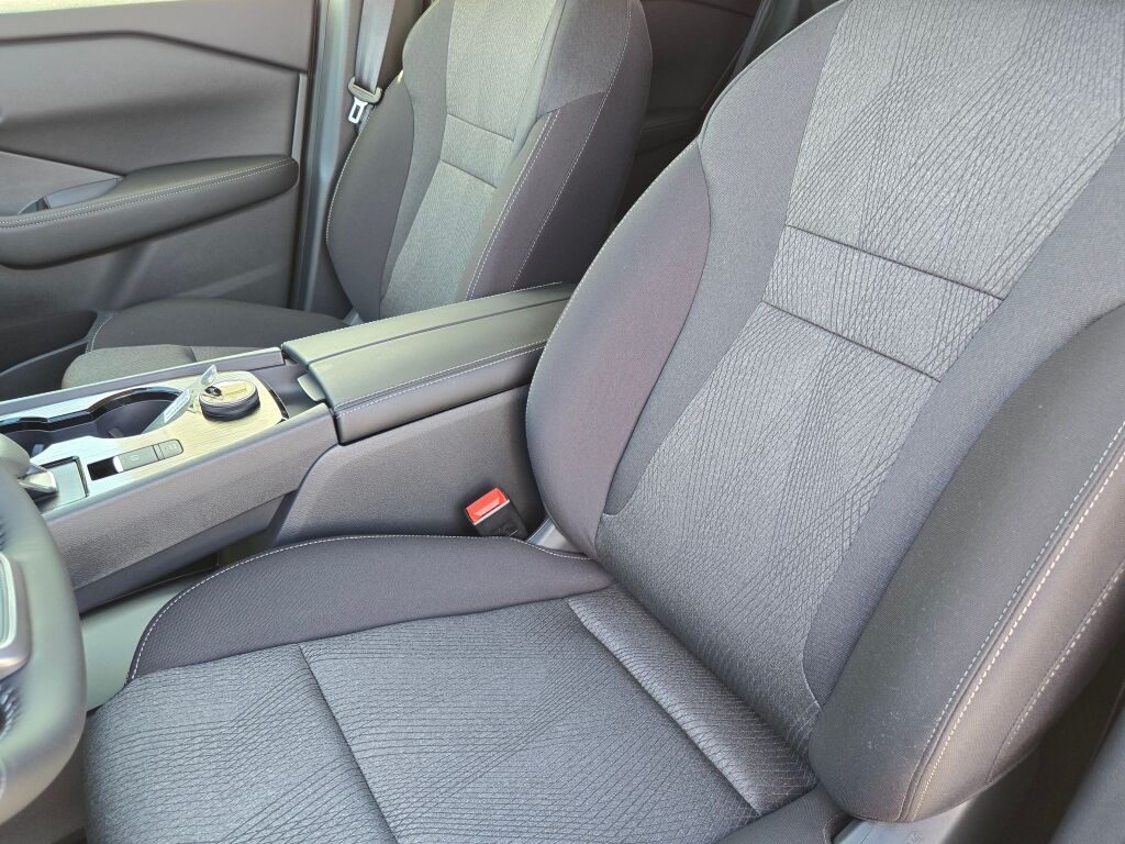 2026 Nissan Rogue SV photo 19