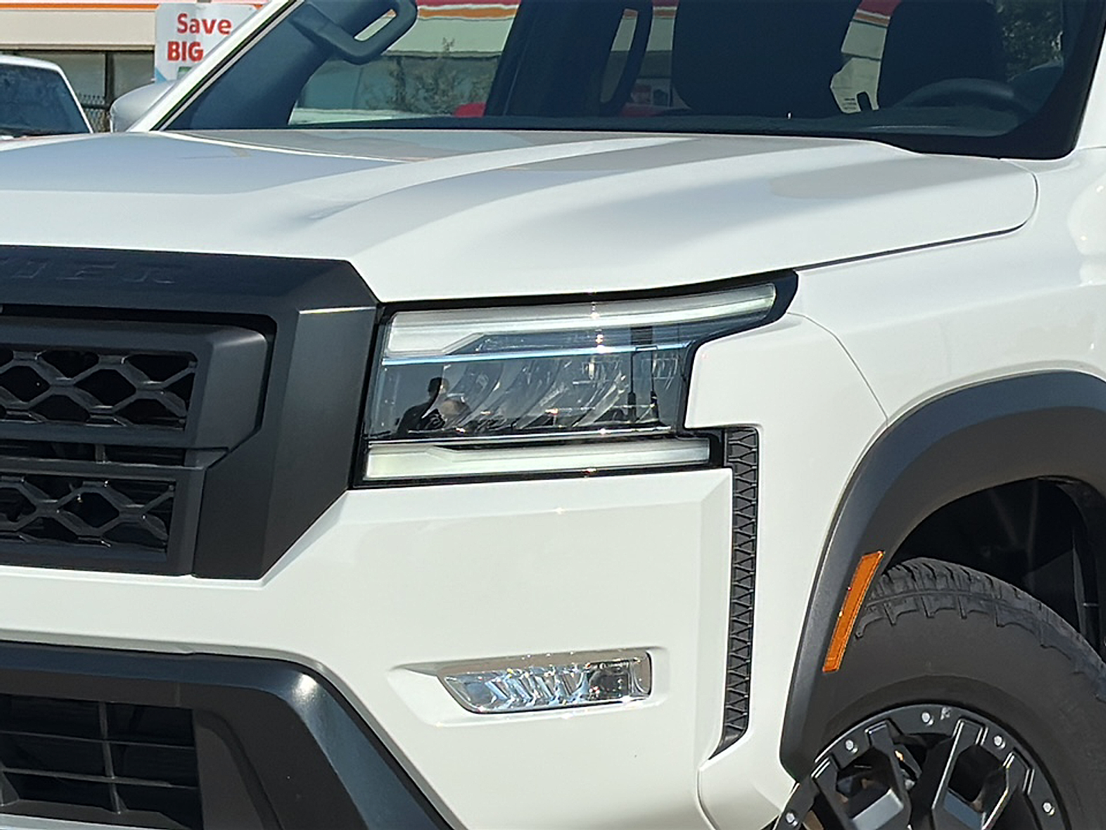 2022 Nissan Frontier Crew Cab PRO-4X photo 3